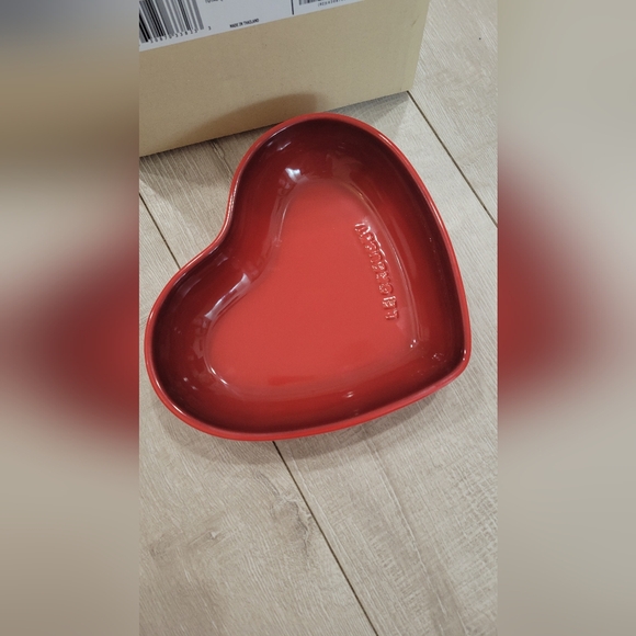 Le Creuset Heart-Shaped Red Stoneware Bakeware Bowl Cerise Seoul - Picture 2 of 6